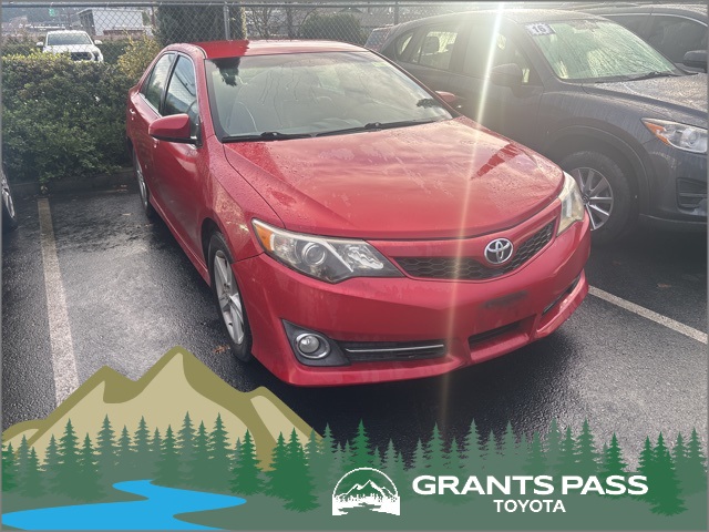 2012 Toyota Camry SE's photo