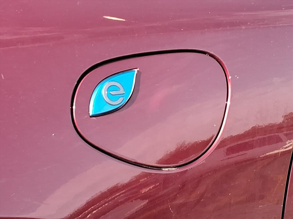 2021 Chrysler Pacifica Hybrid Touring photo 4