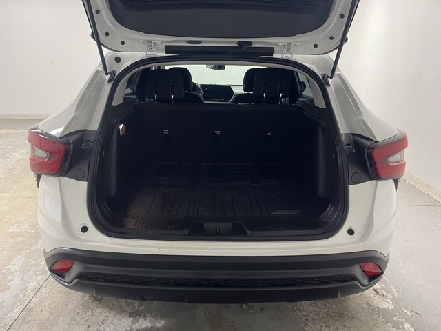2025 Chevrolet Trax LS photo 4