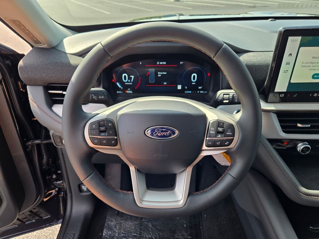 2025 Ford Explorer photo 31
