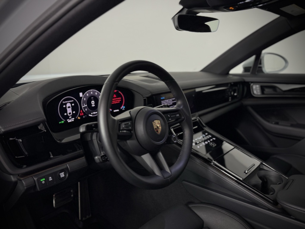 2025 Porsche Panamera 4 photo 4