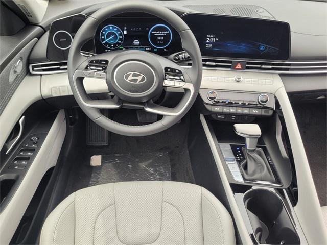 2025 Hyundai Elantra Hybrid Limited photo 15