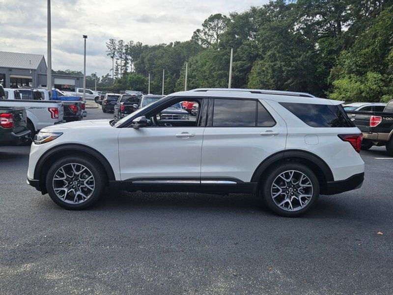 2025 Ford Explorer Platinum photo 4