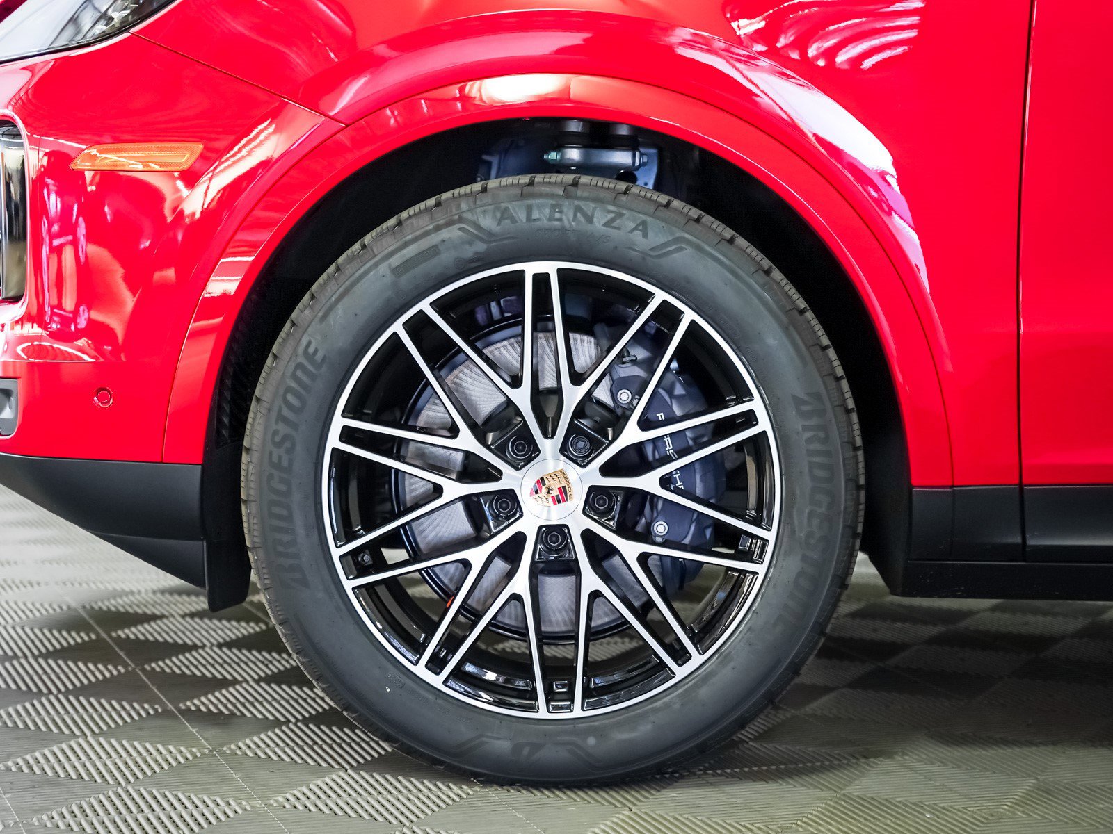 2025 Porsche Cayenne photo 13