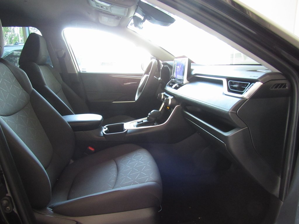 2025 Toyota RAV4 Hybrid XLE photo 19