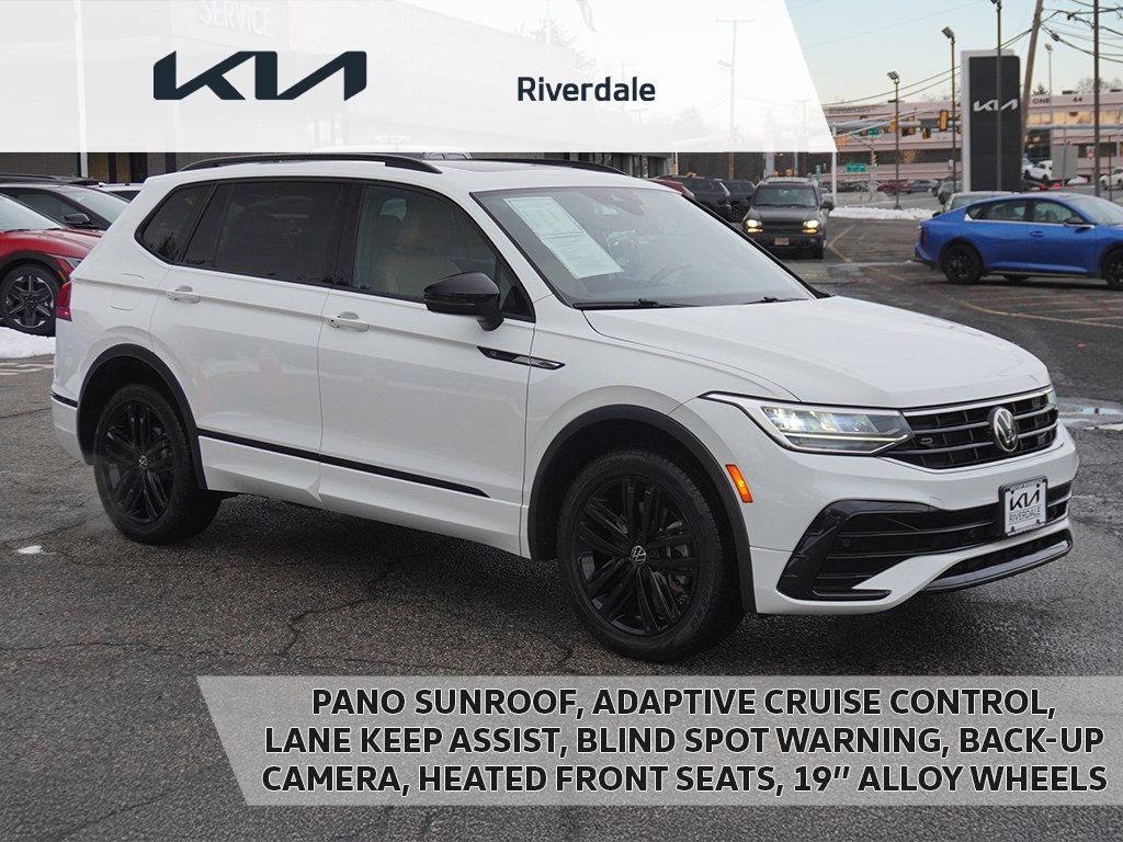 2022 Volkswagen Tiguan SE R-LINE BLACK's photo