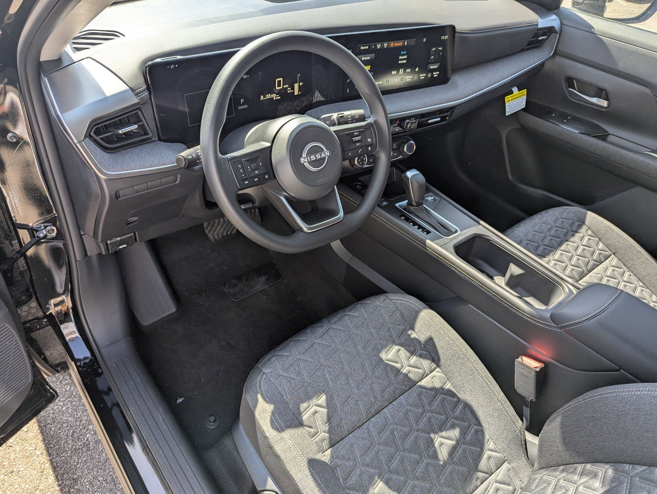 2025 Nissan Kicks SV photo 3