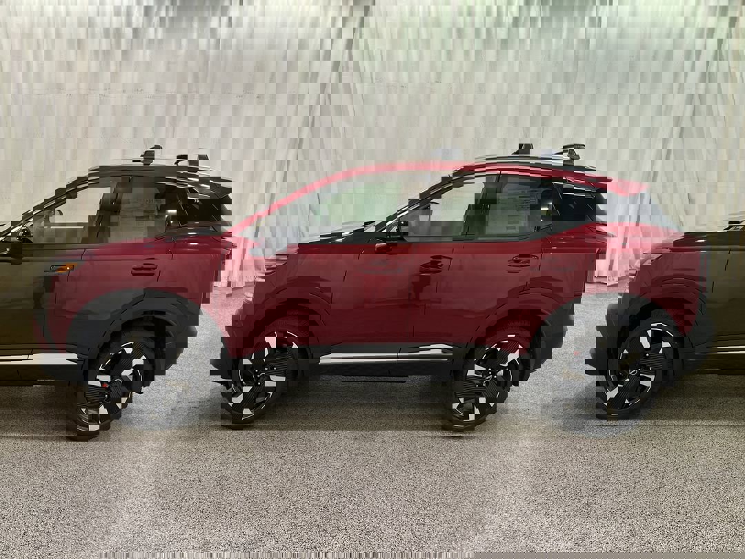 2026 Nissan Kicks SR photo 2