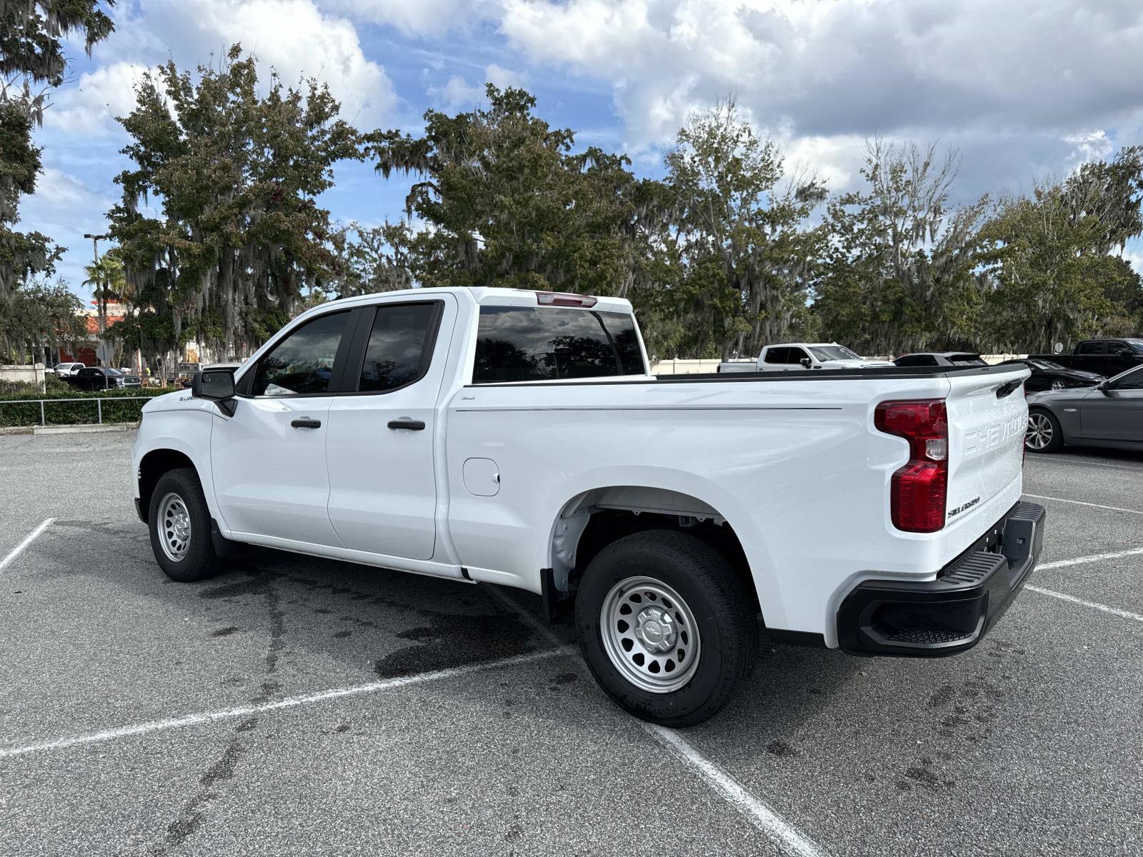 2025 Chevrolet Silverado 1500 photo 2