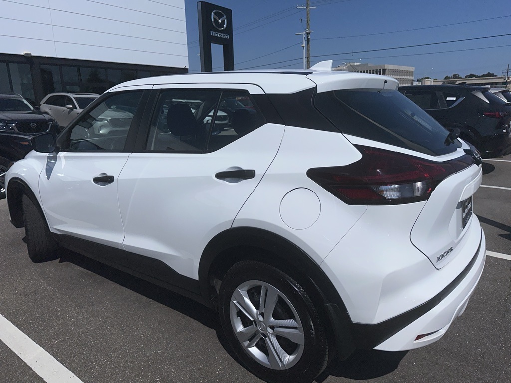 2024 Nissan Kicks S photo 2