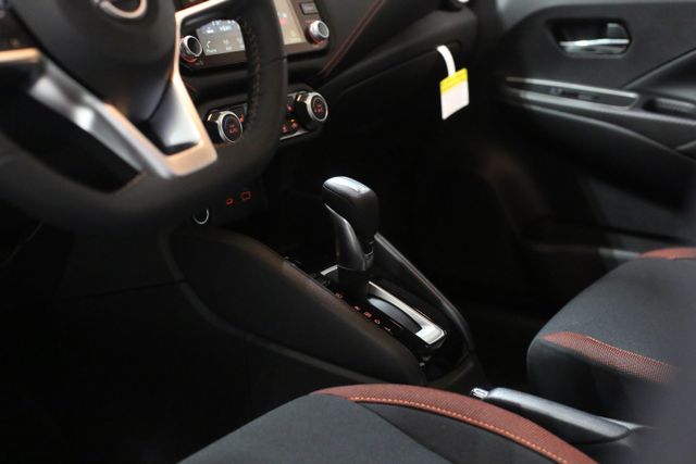 2025 Nissan Versa SR photo 12