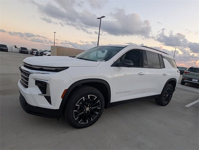 2026 Chevrolet Traverse photo 3