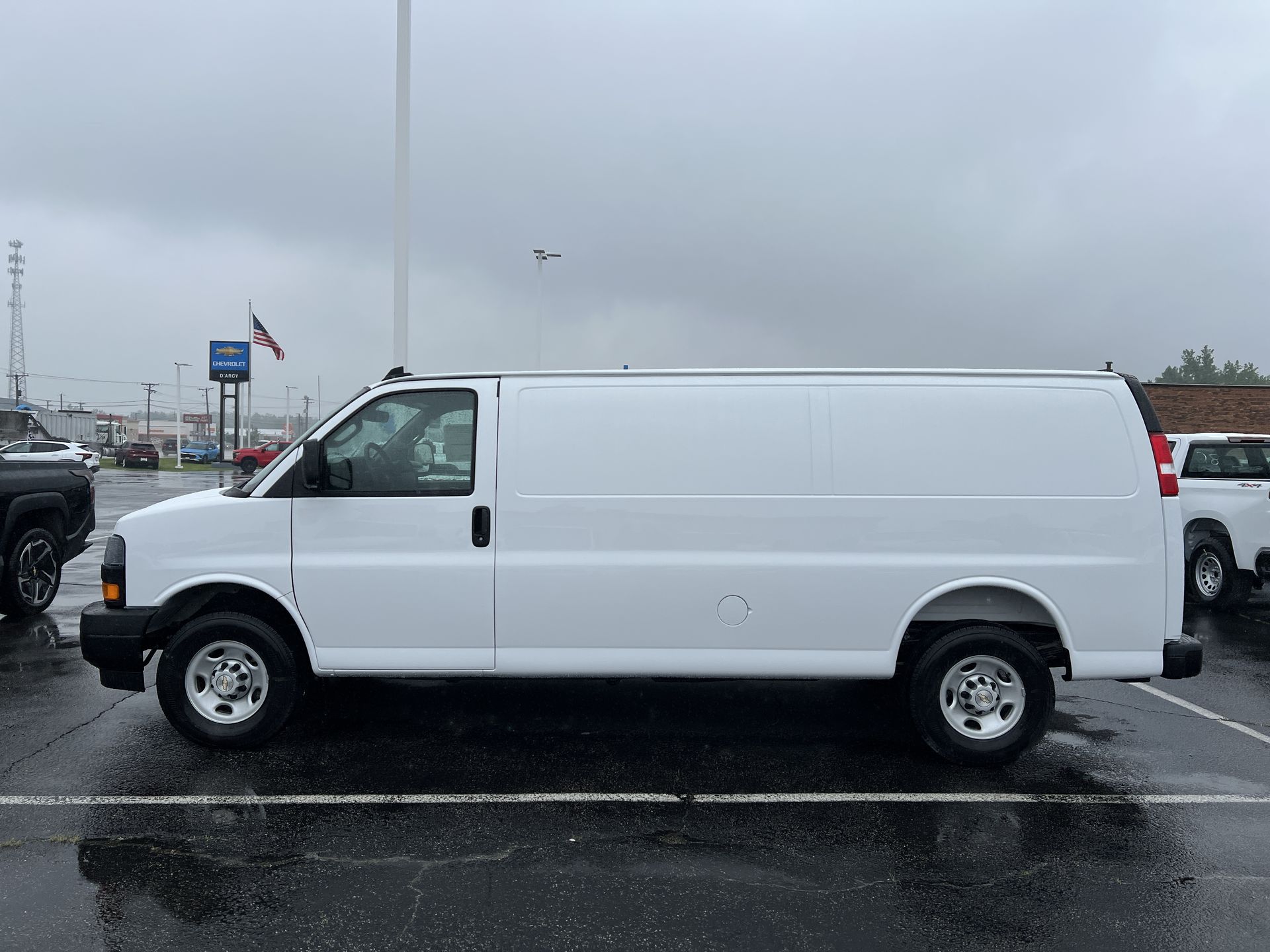 2025 Chevrolet Express Cargo 3500 photo 2