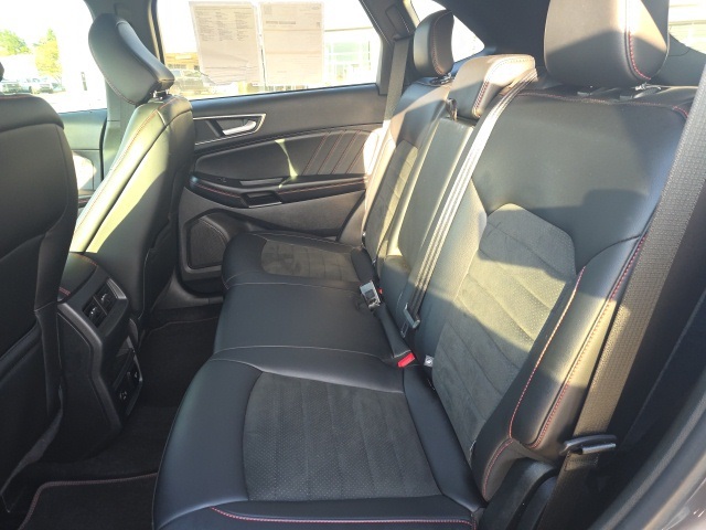 2022 Ford Edge ST photo 10