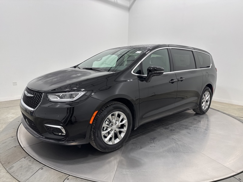 2026 Chrysler Pacifica Limited photo 3