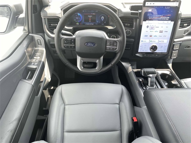 2025 Ford F-150 Lightning photo 4