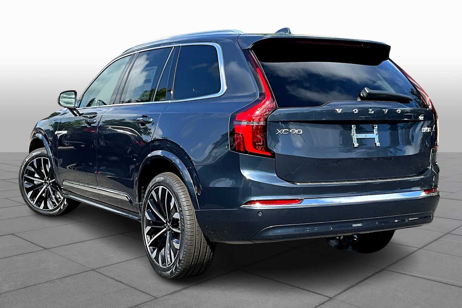 2026 Volvo XC90 Plus photo 3