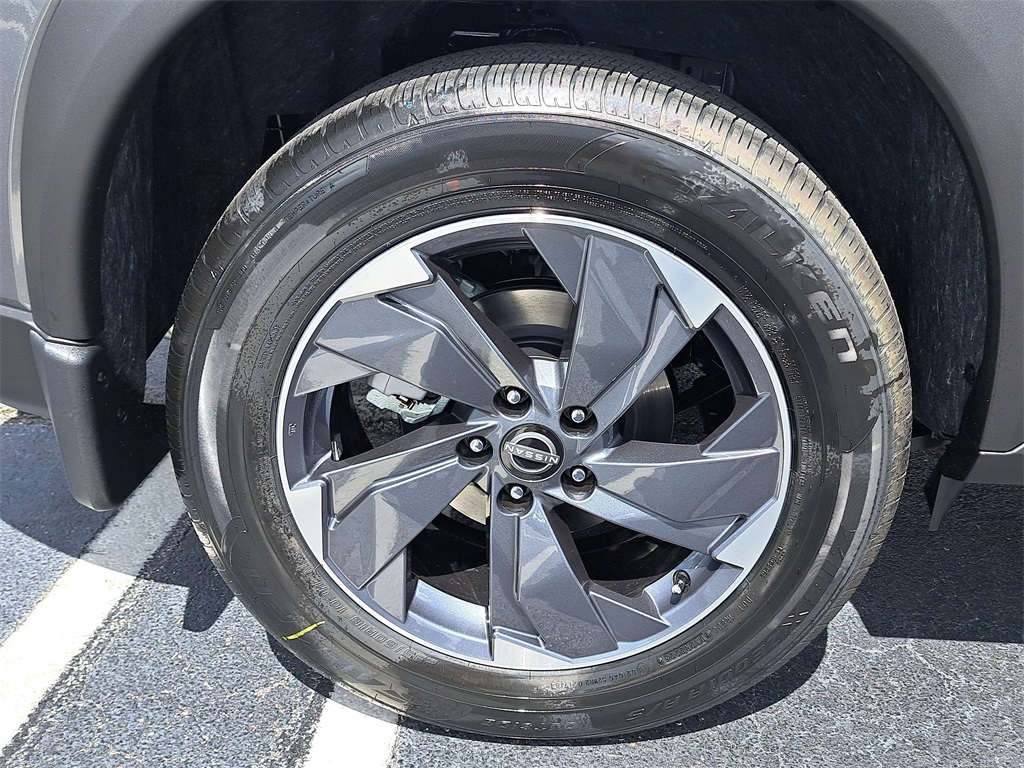 2026 Nissan Rogue SV photo 8