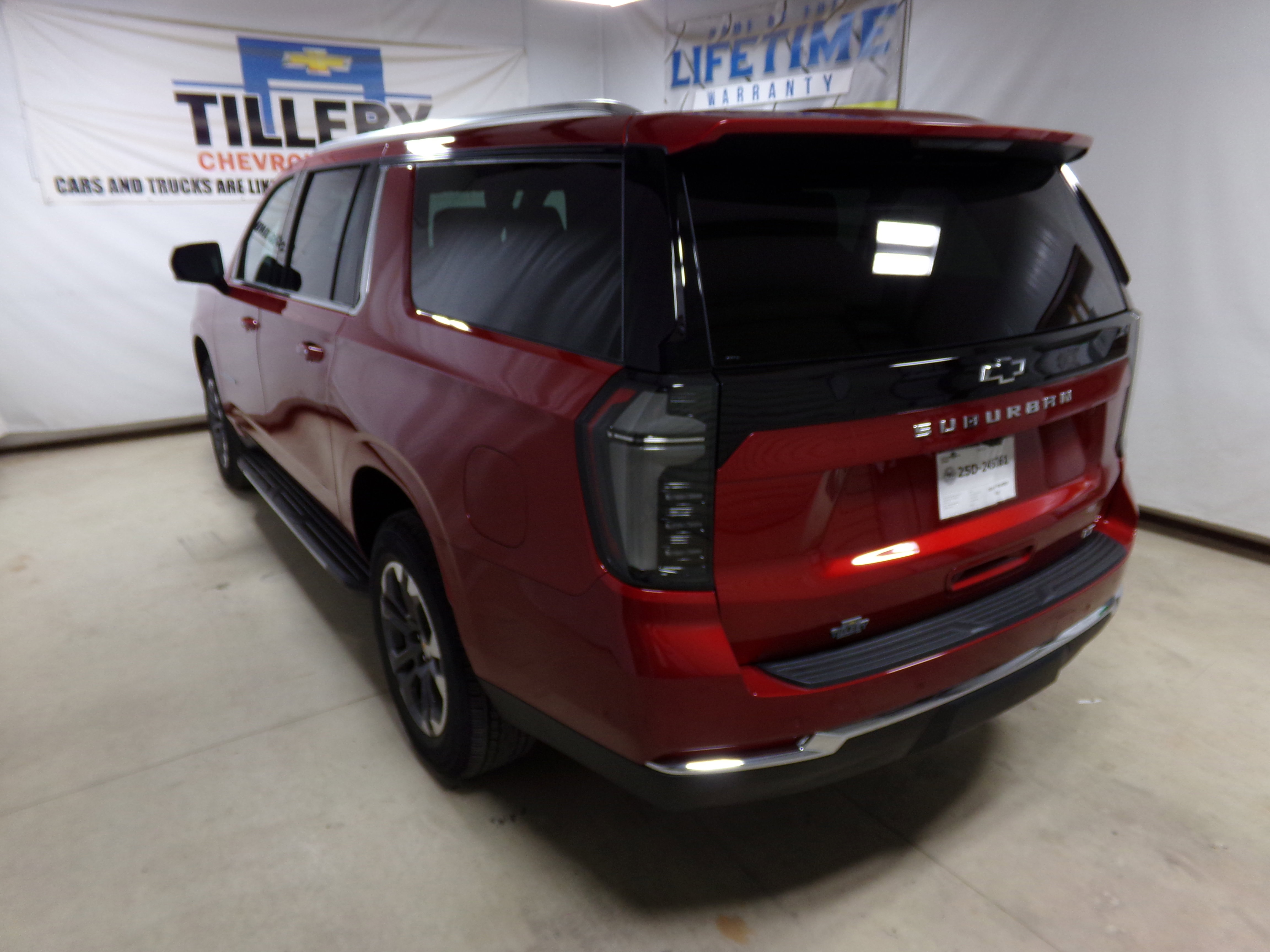 2025 Chevrolet Suburban LT photo 4