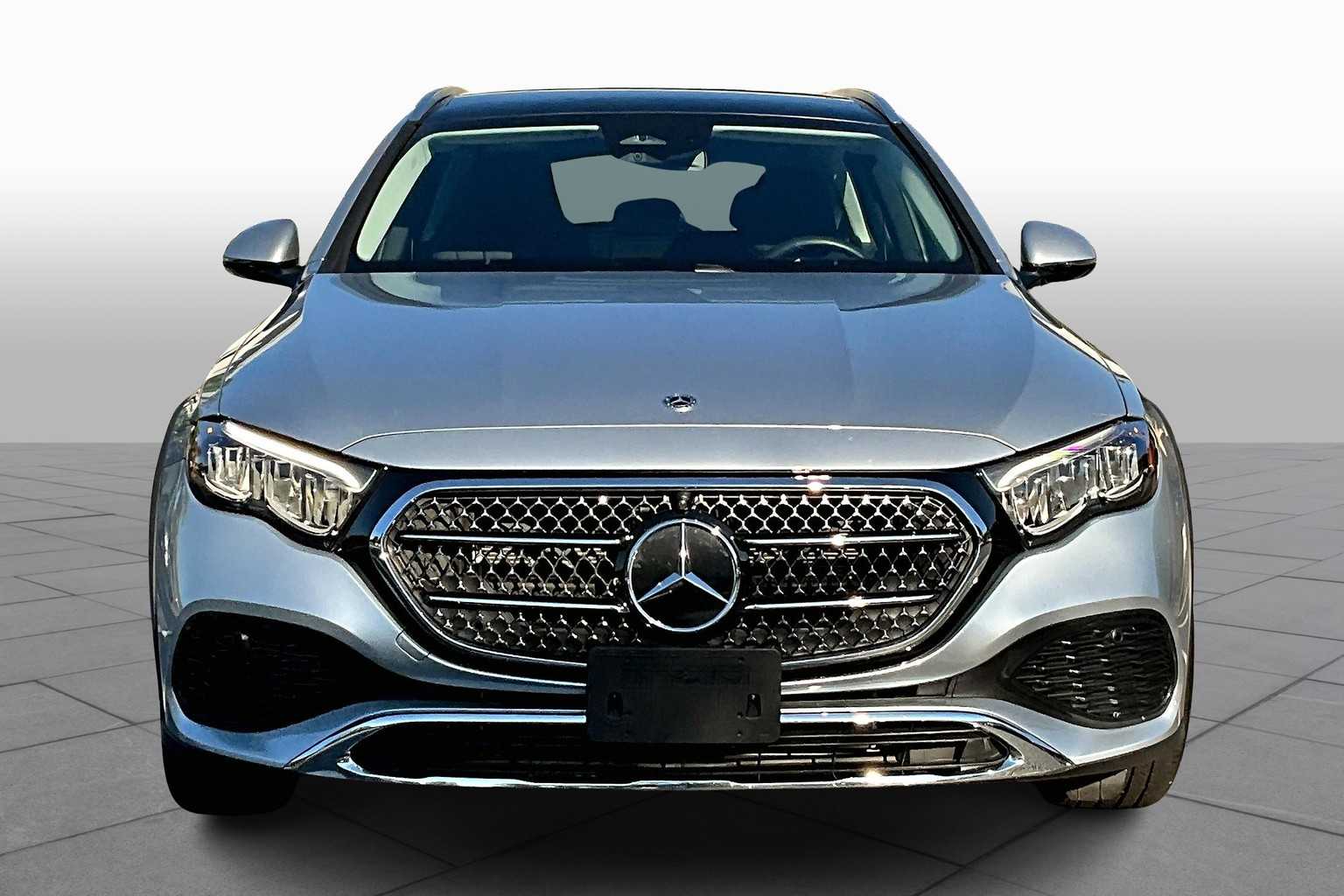 2025 Mercedes Benz E 450 4MATIC Wagon photo 3