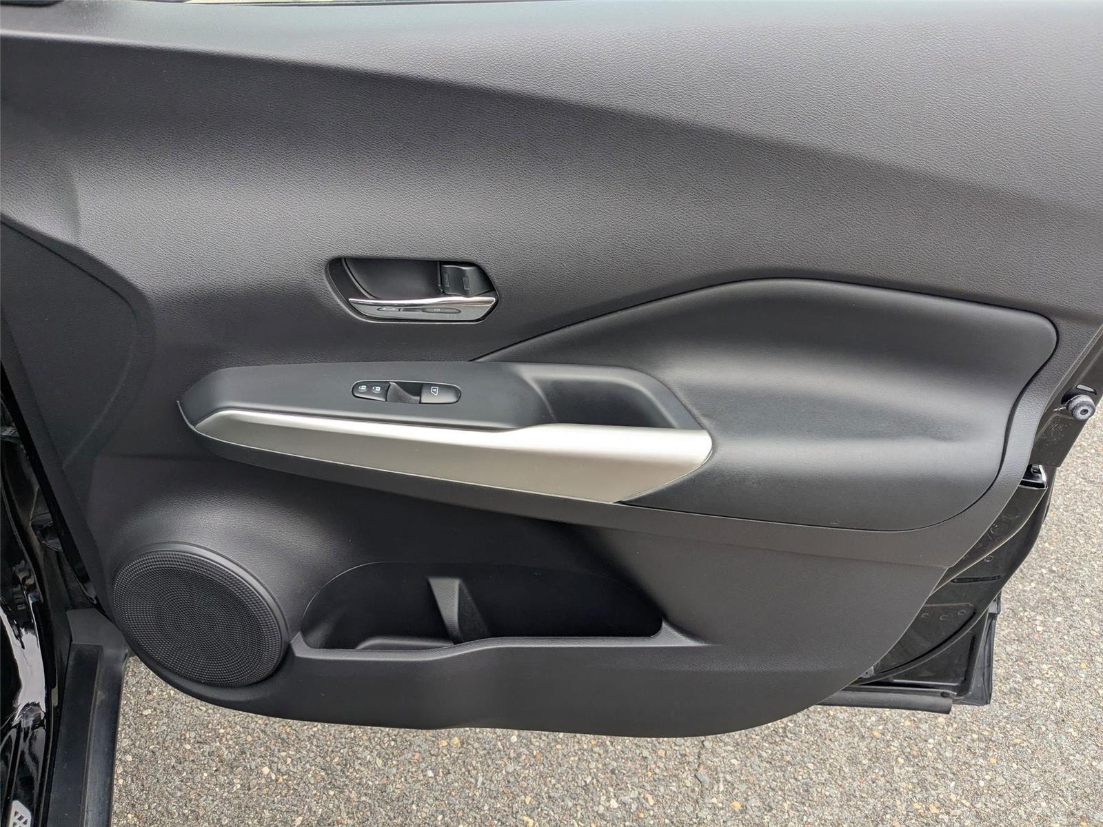 2019 Nissan Kicks SR photo 30