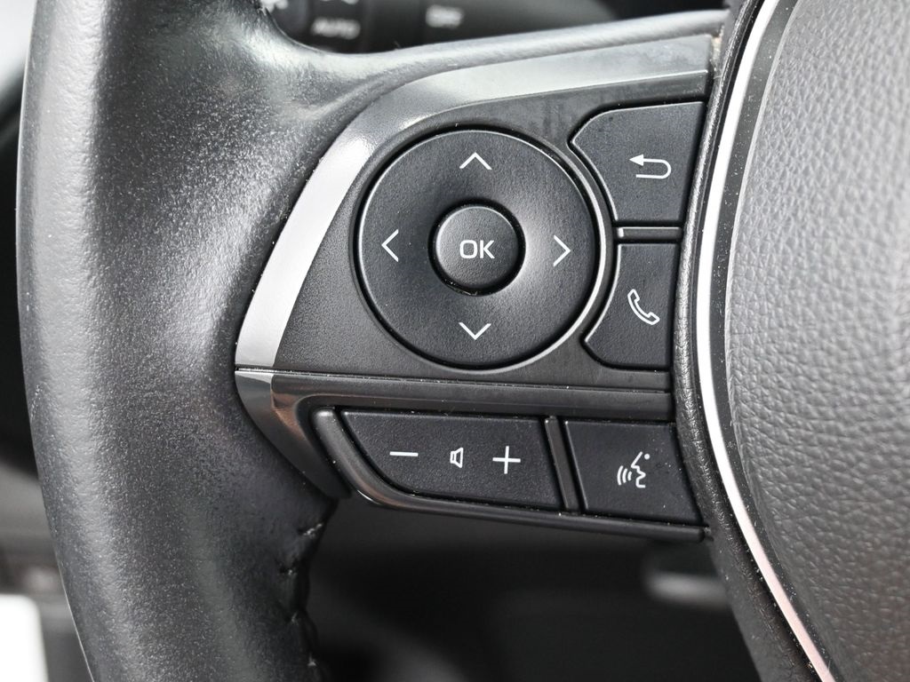 2023 Toyota Corolla Cross XLE photo 16