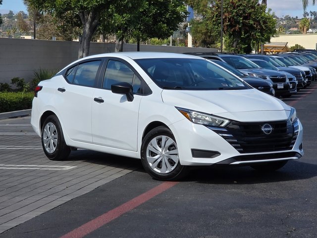 2025 Nissan Versa 1.6 S photo 2