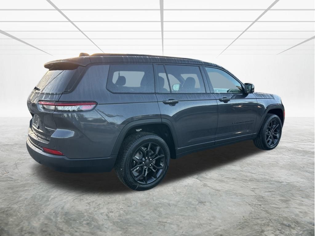 2025 Jeep Grand Cherokee Limited photo 2