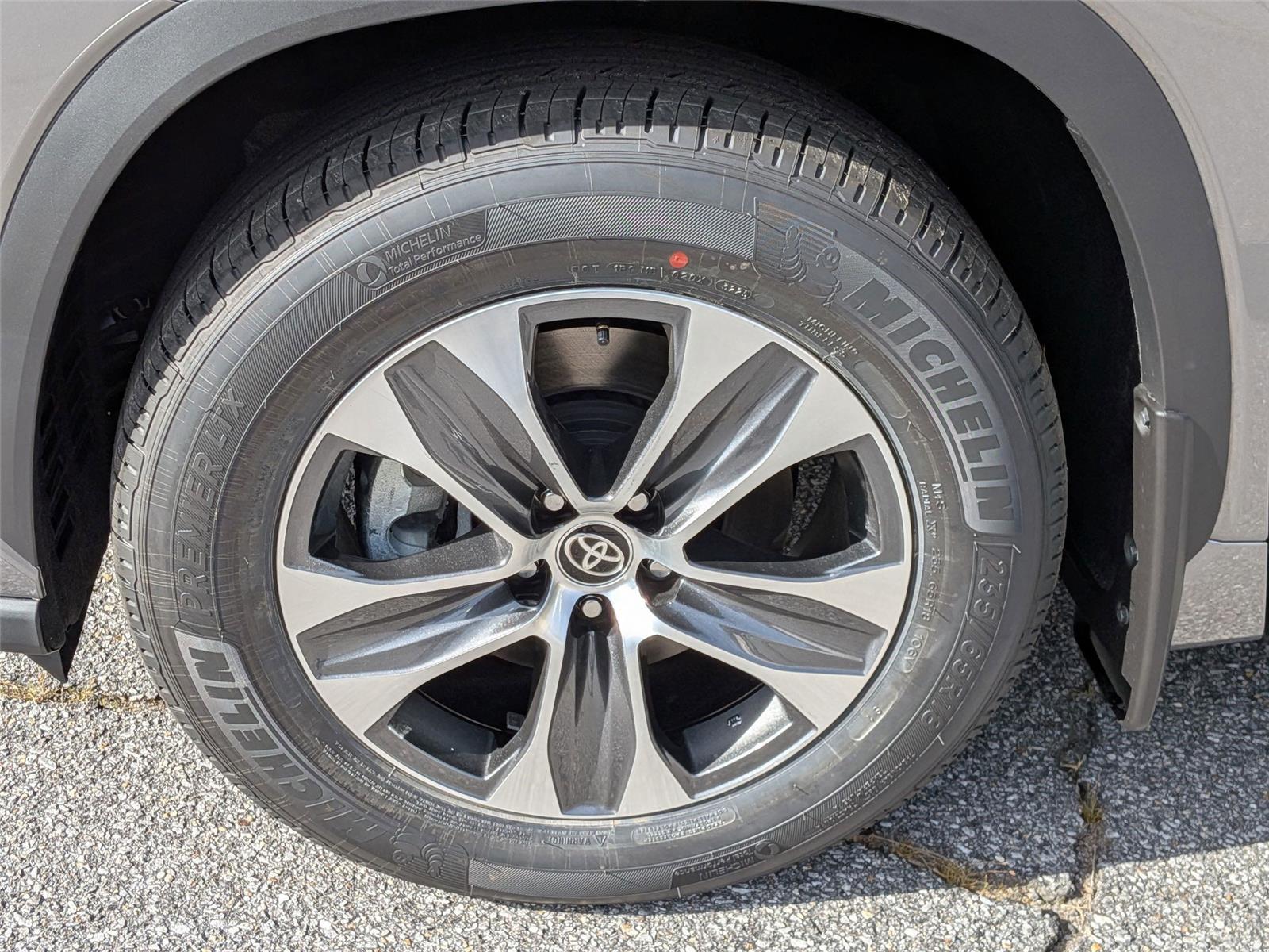 2026 Toyota Highlander XLE photo 4