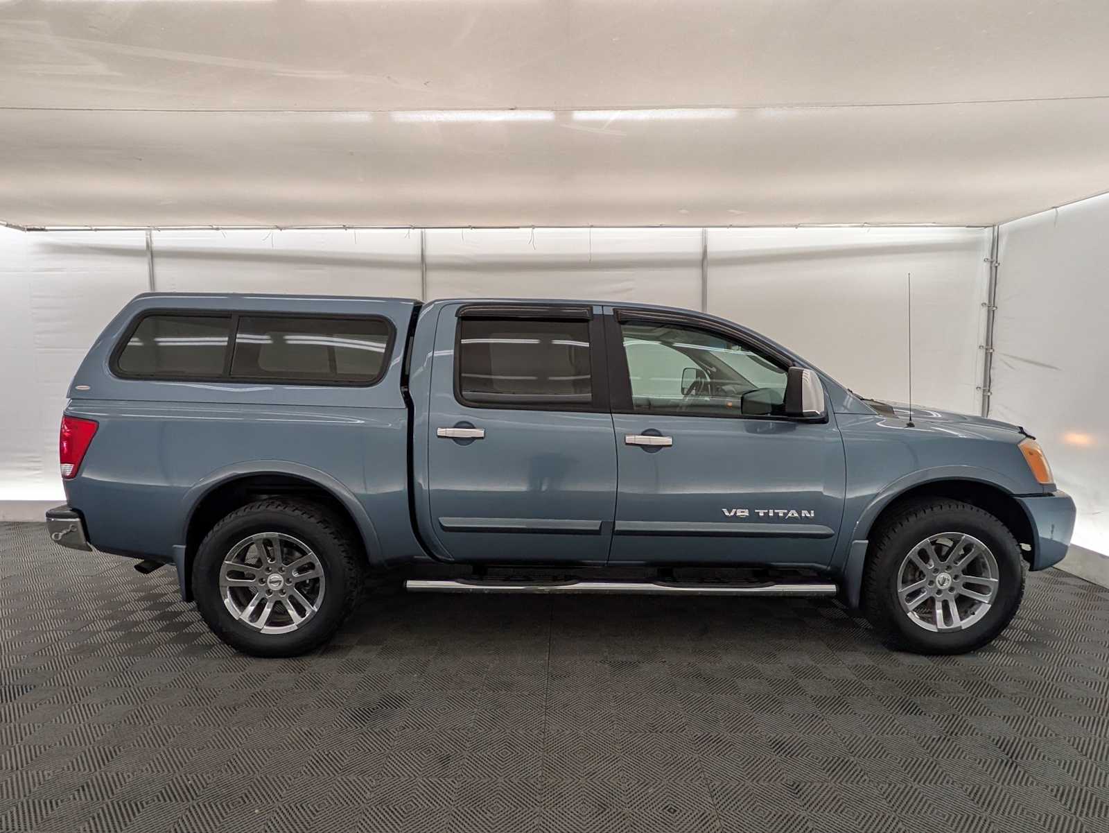 2011 Nissan Titan SL photo 3