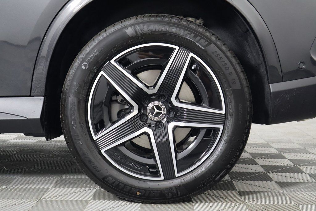 2026 Mercedes Benz GLC 300 photo 9