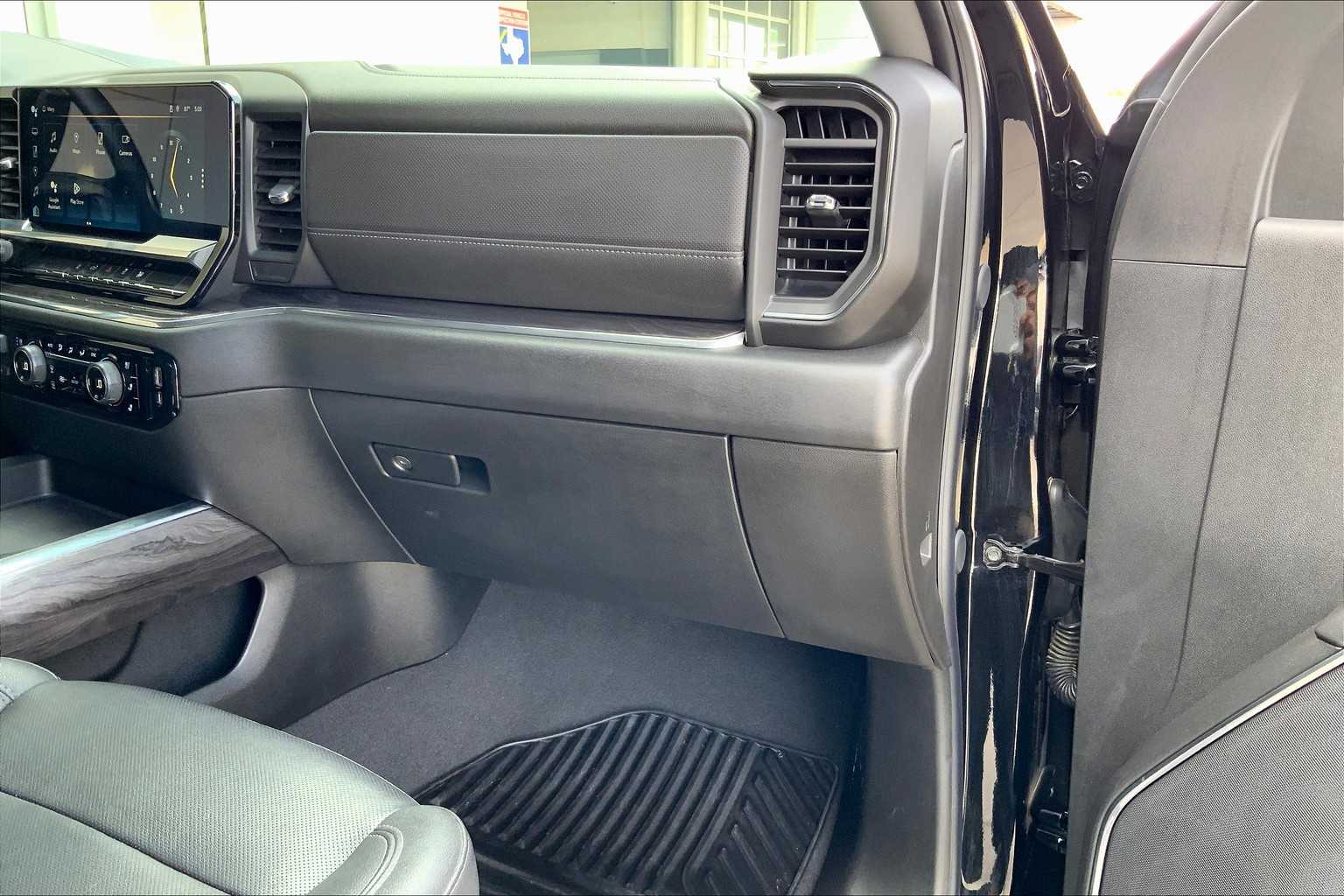 2024 Chevrolet Silverado 2500HD LTZ photo 17