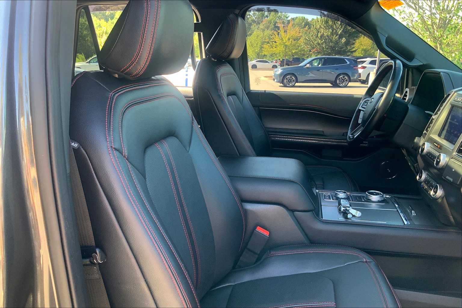 2021 Ford Expedition Limited photo 8
