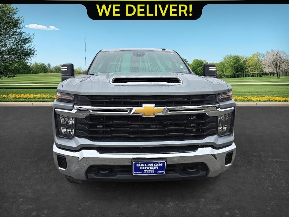 2024 Chevrolet Silverado 2500HD LT photo 2