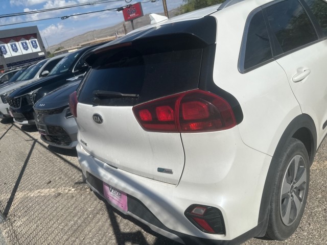 Used 2020 Snow White Pearl Kia LX image 9