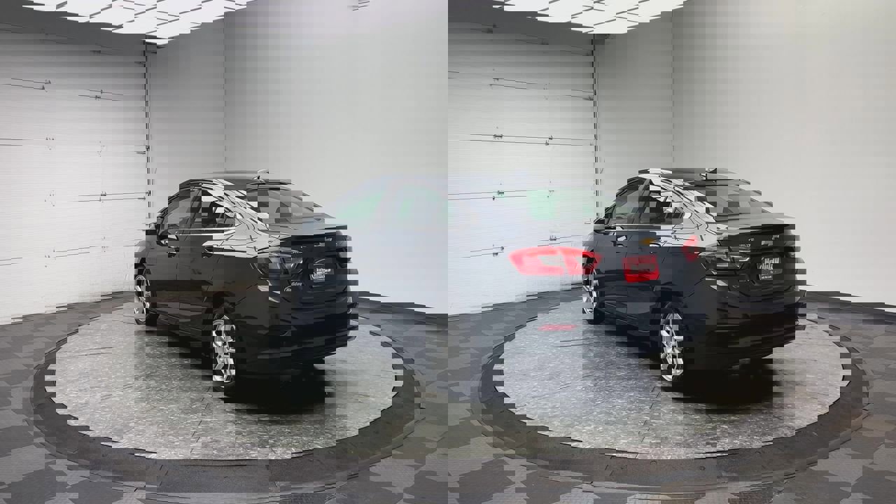 Used 2018 Chevrolet Cruze LT with VIN 1G1BE5SM1J7131012 for sale in Fond du Lac, WI