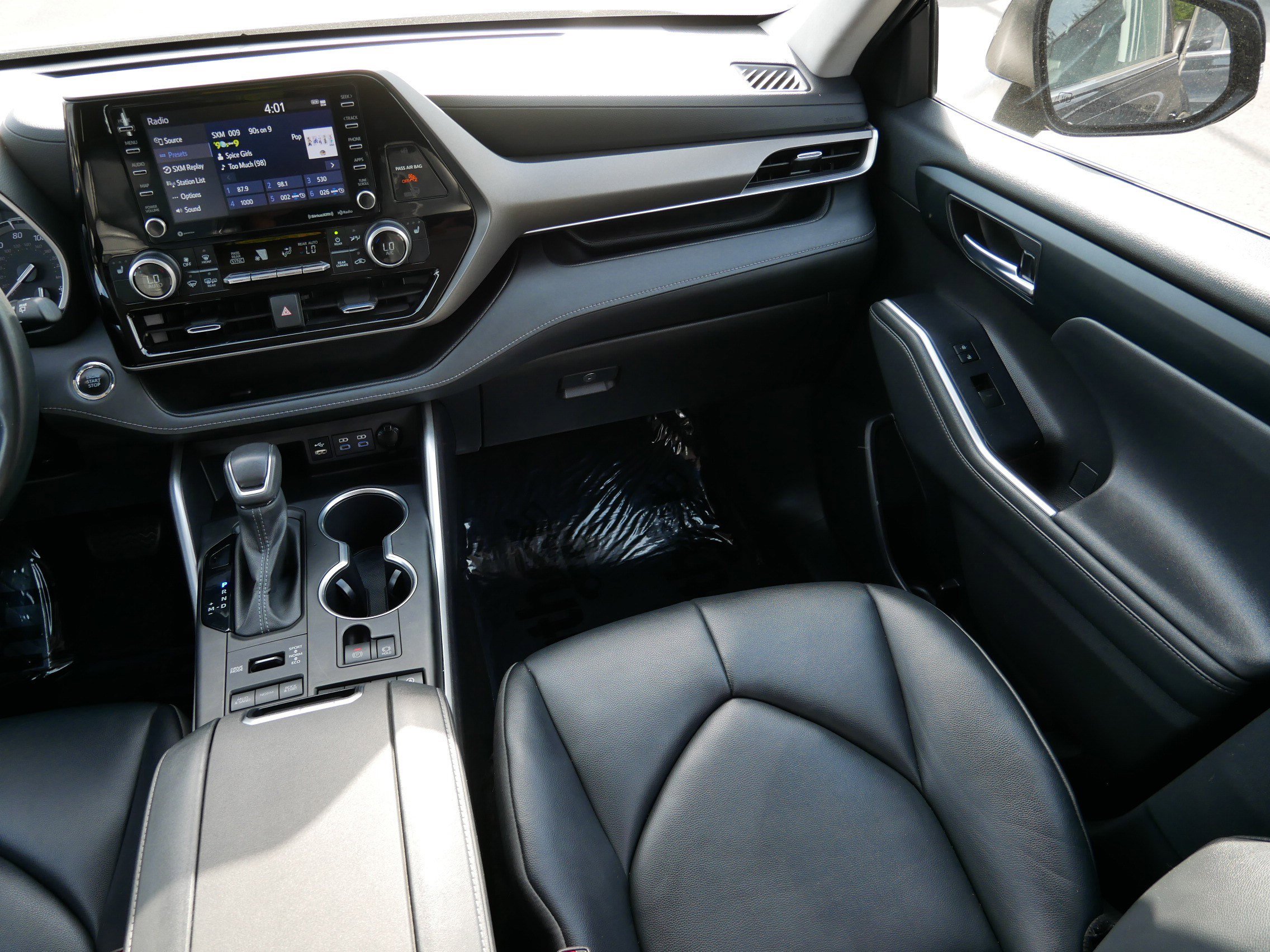 2022 Toyota Highlander XLE photo 11