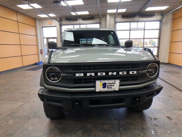 2021 Ford Bronco Black Diamond photo 2