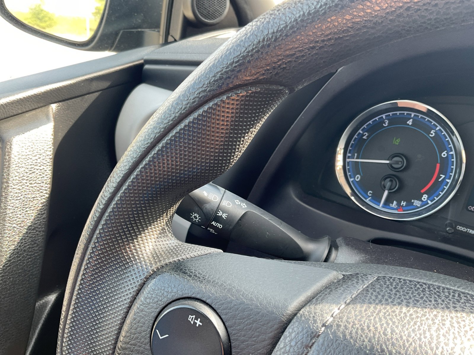 2018 Toyota Corolla LE photo 23