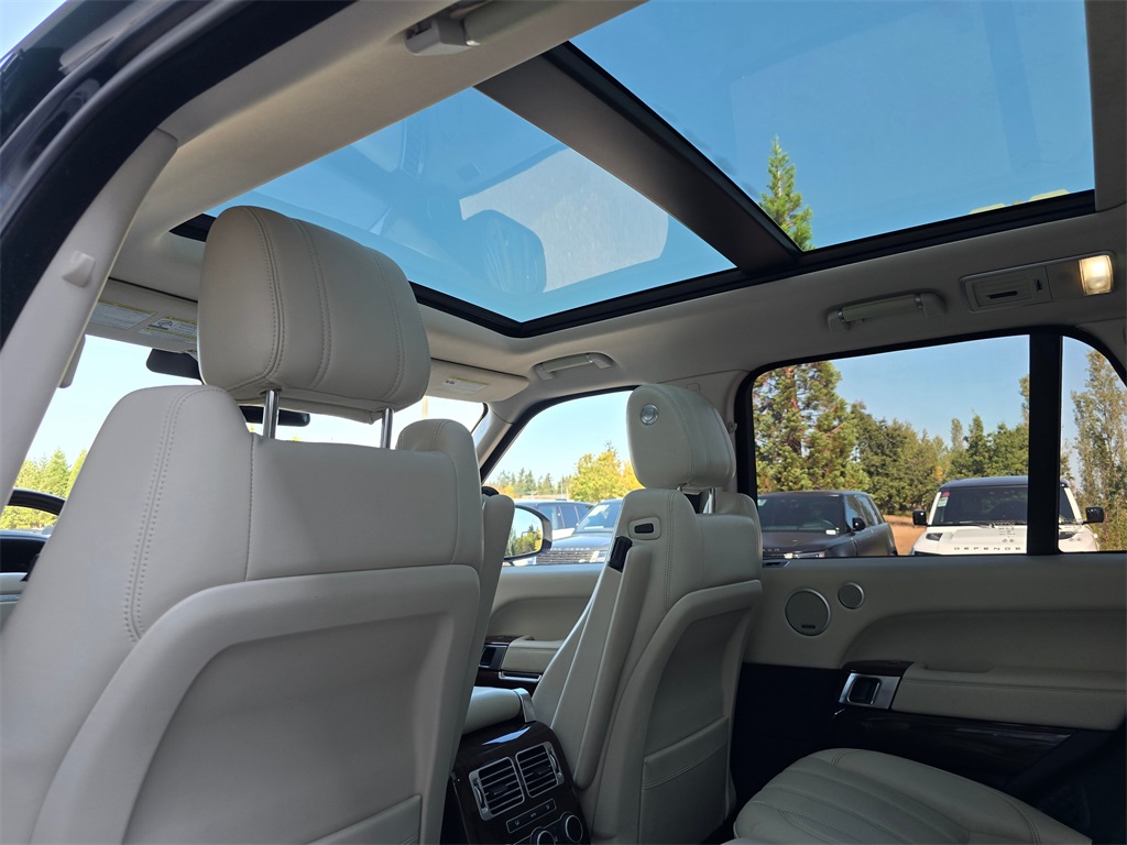 2016 Land Rover Range Rover HSE photo 26