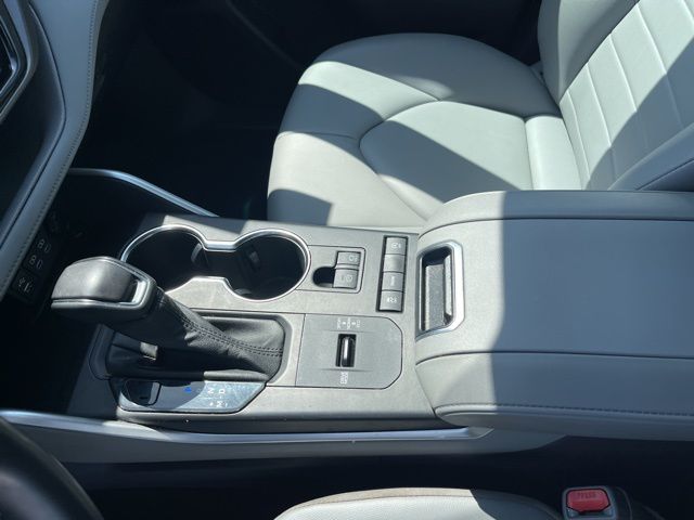 2022 Toyota Highlander XLE photo 29