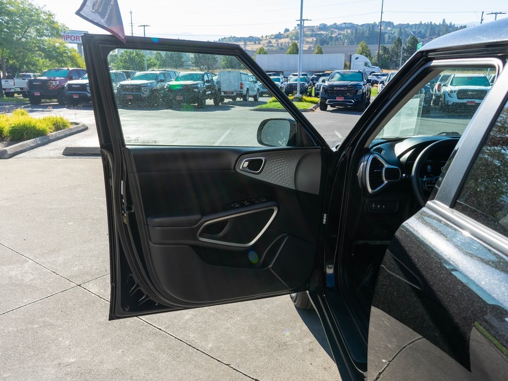 2023 Kia Soul LX photo 14