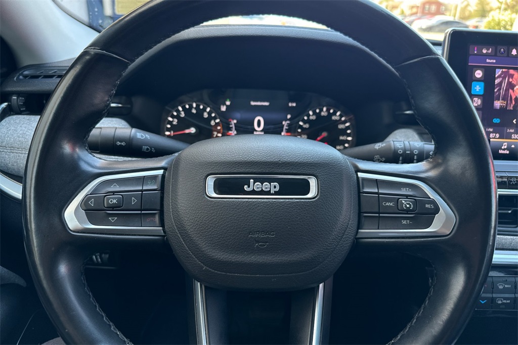 2022 Jeep Compass Latitude Lux photo 18