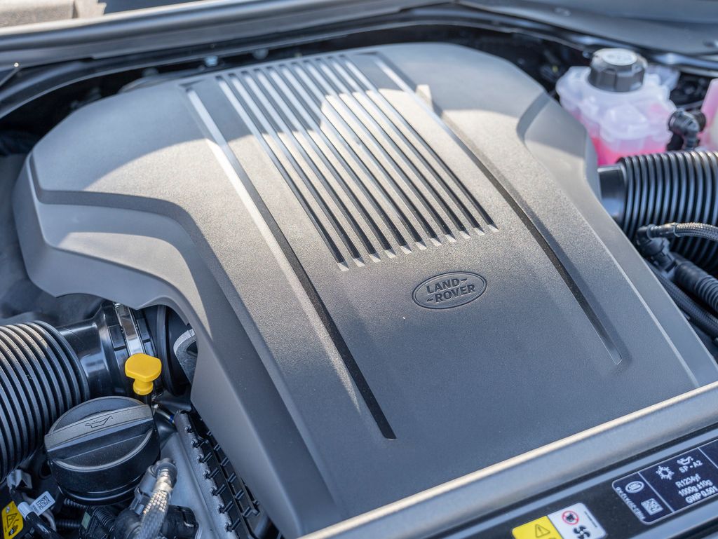 2025 Land Rover Range Rover SE photo 23