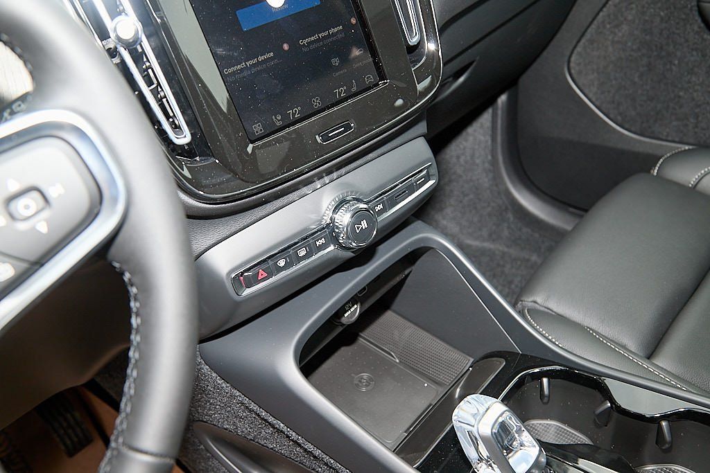 2026 VOLVO XC40 - Image 15