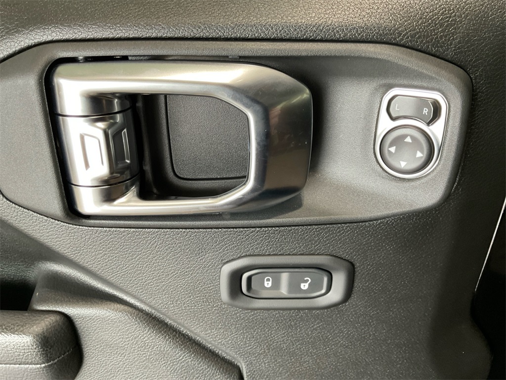 2025 Jeep Gladiator Sport S photo 29