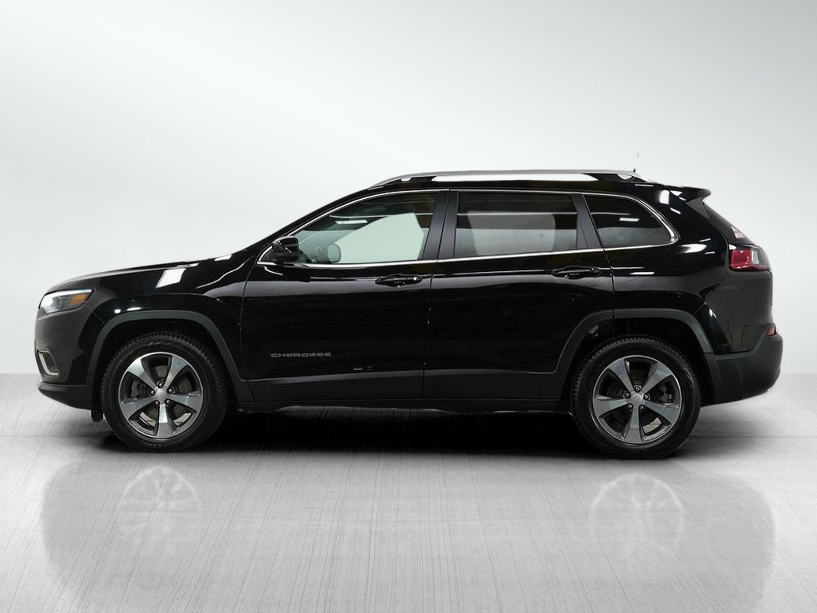 Used 2019 Jeep Cherokee Limited with VIN 1C4PJMDX2KD280784 for sale in Burnsville, Minnesota