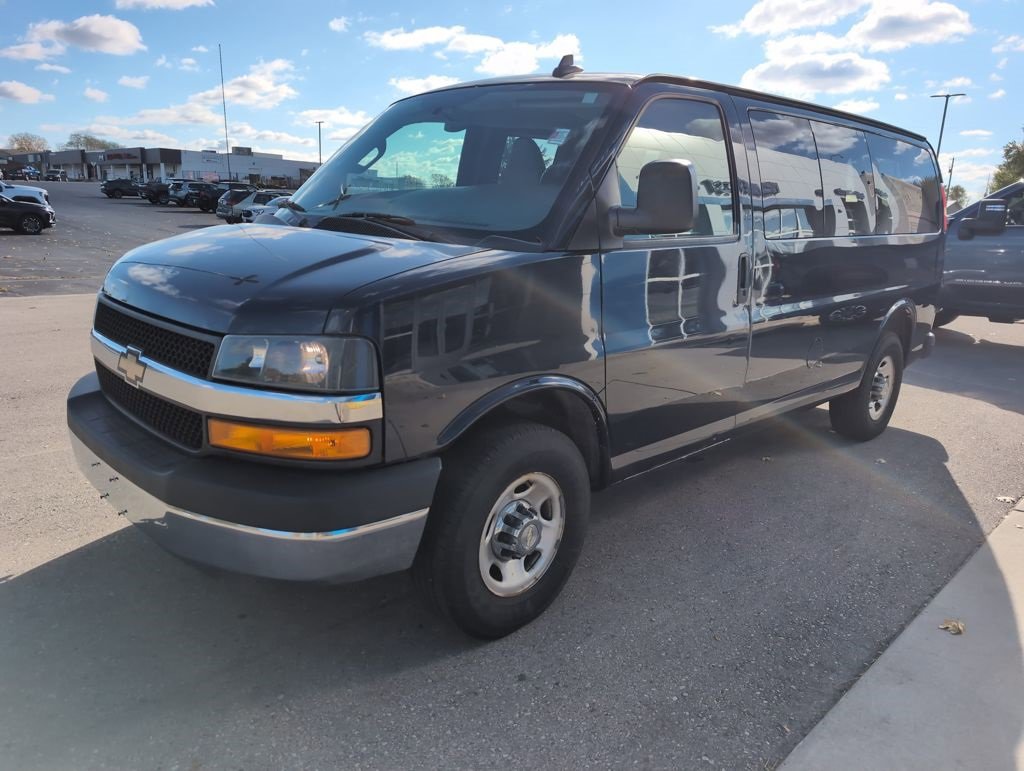 2016 Chevrolet Express Passenger 2500 LT photo 2