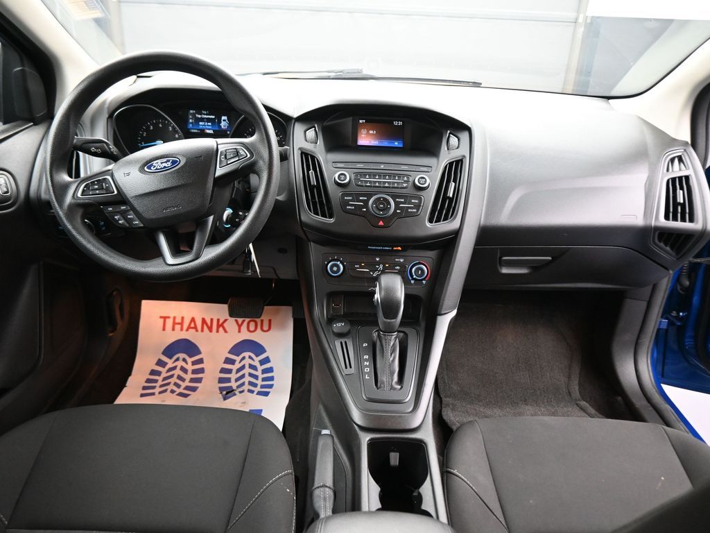 2018 Ford Focus SE photo 38