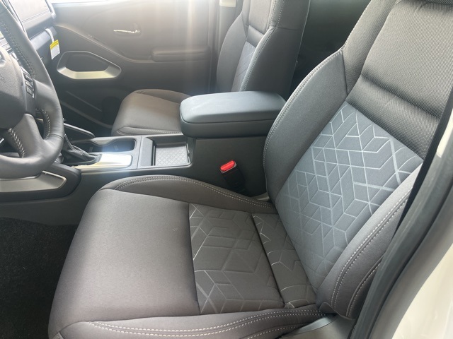 2025 Nissan Frontier Crew Cab SV photo 8